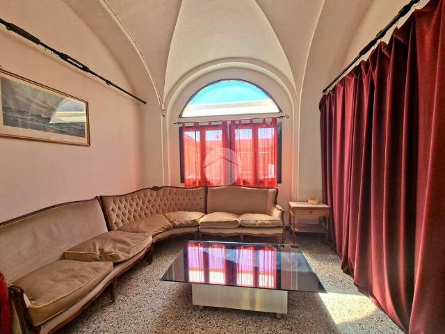 Trilocale via Pollenzo 28, Centro, Bra