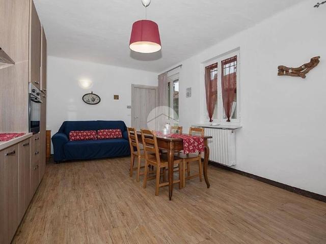 Trilocale via Pollenzo 28, Centro, Bra