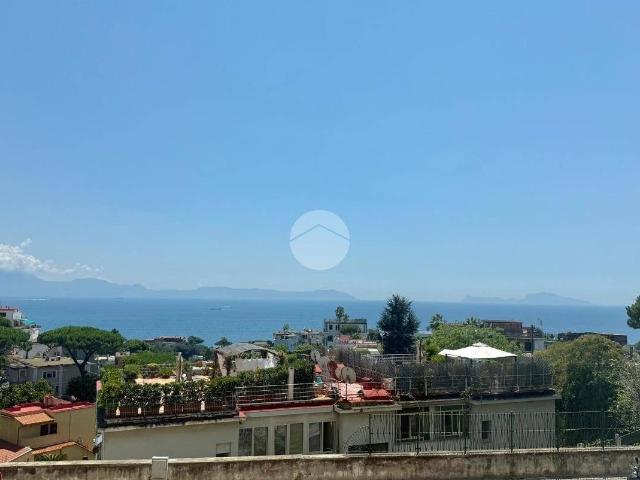 Trilocale via Posillipo 77, Posillipo, Napoli