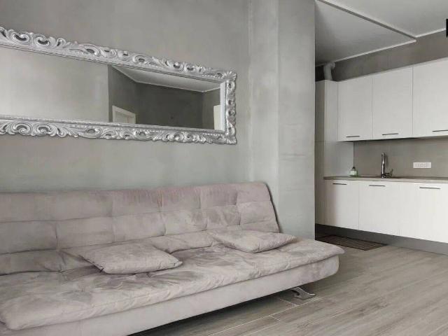 Trilocale via Privata San Basilio, Bicocca, Milano