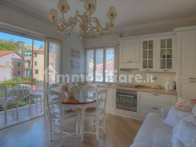 Trilocale via Regina Margherita 56, Centro, Bordighera