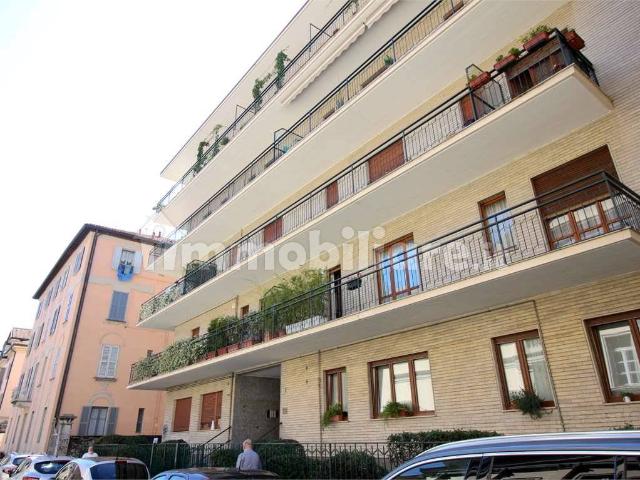 Trilocale via Rezia, 8, Borghi, Como