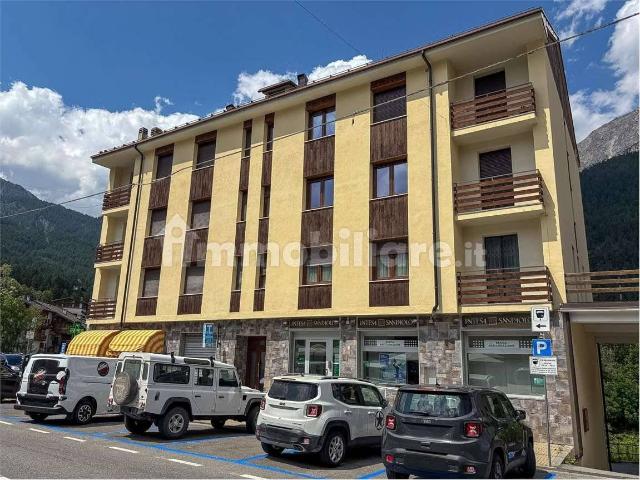 Trilocale via Roma, 14, Centro, Cesana Torinese