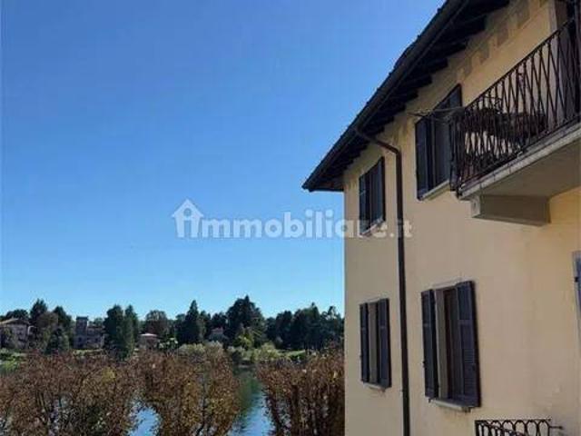 Trilocale via Roma, 33, Centro, Sesto Calende