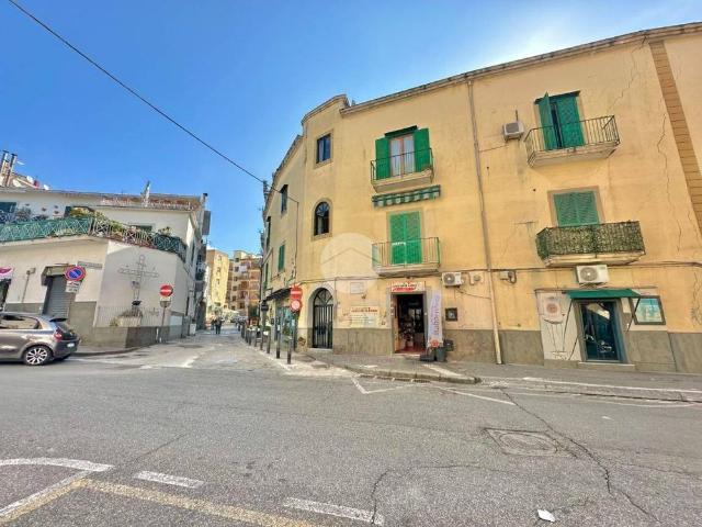 Trilocale via rosini 50, Anfiteatro, Pozzuoli