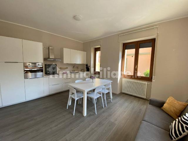 Trilocale via Statale Regina 51, Centro, Gera Lario
