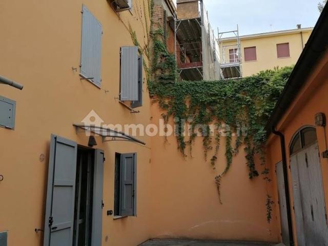 Trilocale via San Filippo 15, Centro Storico, Reggio Emilia