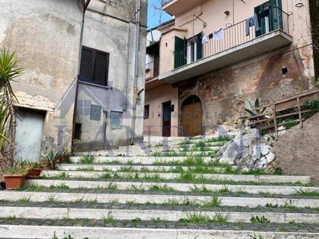 Trilocale via San Francesco, Centro, Palestrina
