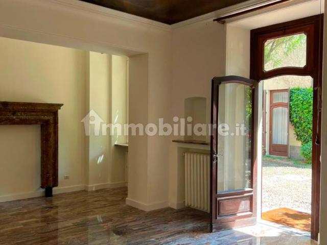 Trilocale via San Martino della Battaglia 12, Centro, Varese