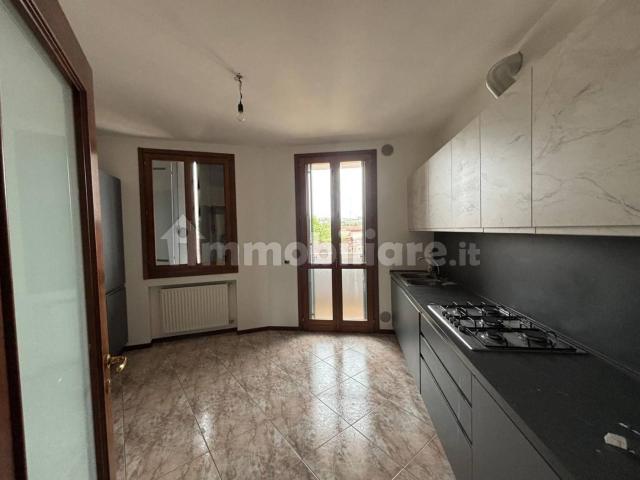 Trilocale via San Sebastiano 62, Centro, Bassano del Grappa