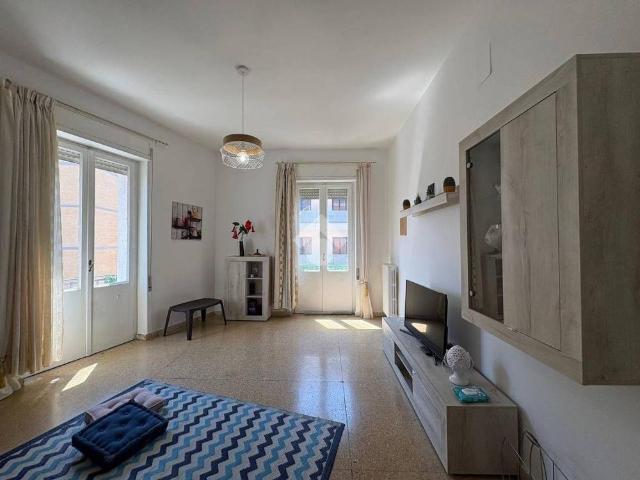 Trilocale via Santi 8, Centro Storico, Brindisi