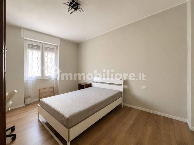 Trilocale via Spezia 2, Famagosta, Milano