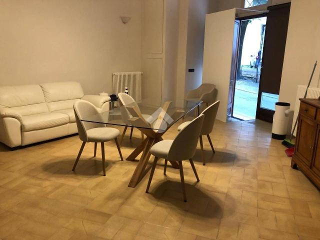 Trilocale via Teatro Nuovo 1, Centro Storico, Spoleto