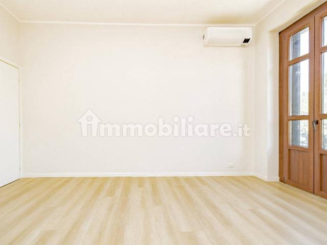 Trilocale via Telemaco Signorini, 7, Sempione, Milano