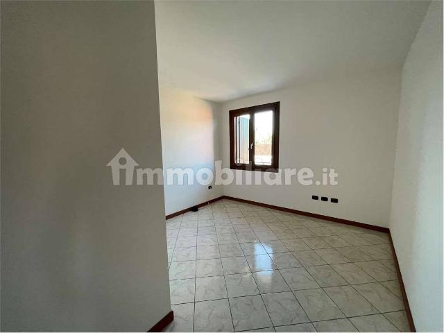 Trilocale via traversa capitello, 16B, Piazza, Concamarise