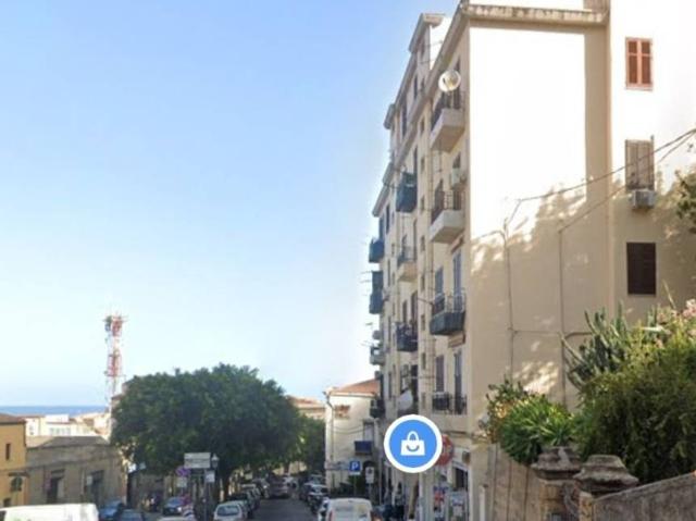 Trilocale via Umberto I 65, Centro, Cefalù