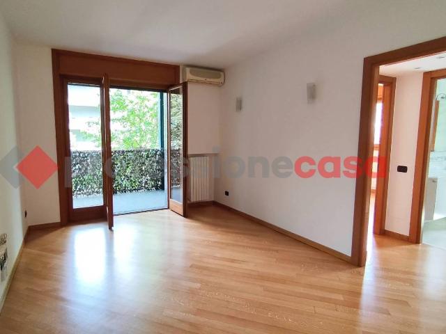 Trilocale via Valtellina 32, Farini, Milano