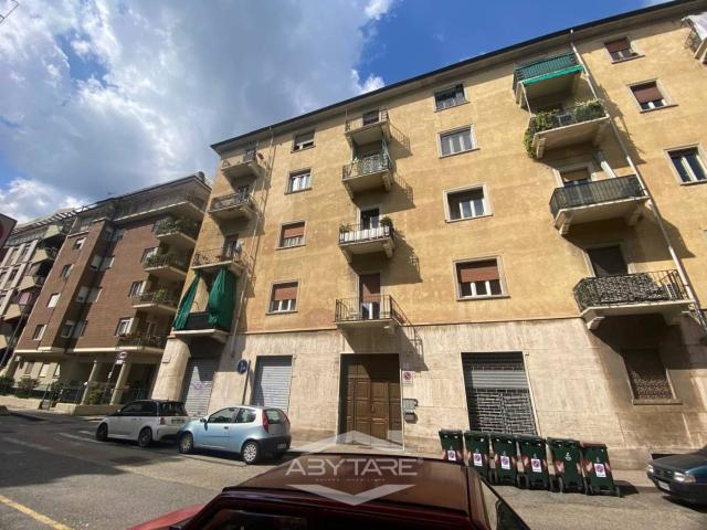 Trilocale via Varaita 9, Nizza Millefonti, Torino