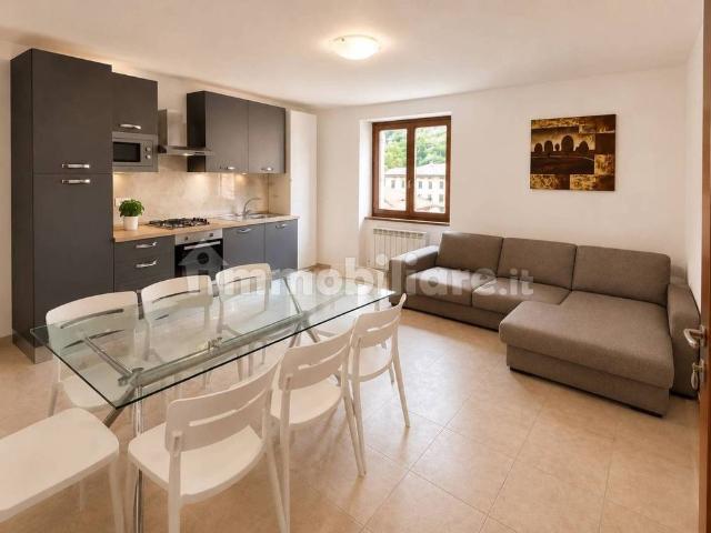 Trilocale via Villa 37, Incudine
