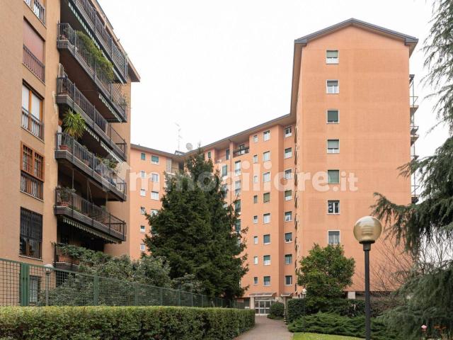Trilocale via Vincenzo Rabolini, 9, Ca' Granda, Milano