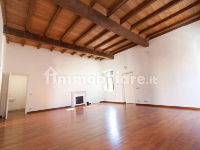 Trilocale via Vittorio Emanuele 120, Centro, Cherasco