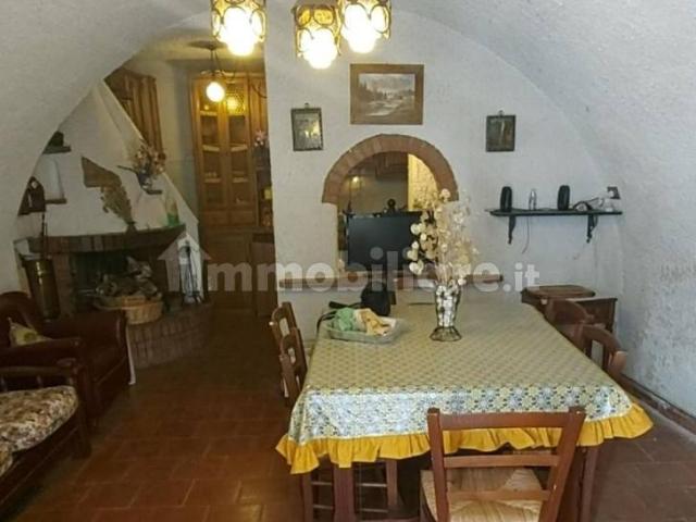 Trilocale via Zuccherini, Centro, Rocca di Mezzo
