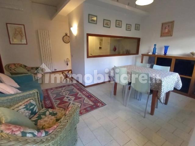 Trilocale viale Cristoforo Colombo, Lido di Camaiore, Camaiore