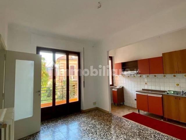 Trilocale viale Giuseppe Mazzini 15, Centro, Romagnano Sesia