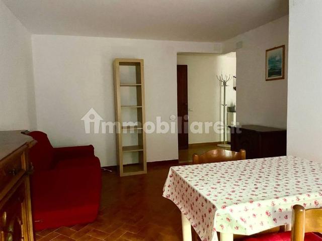 Trilocale viale Giacomo Leopardi, Centro, Camerino
