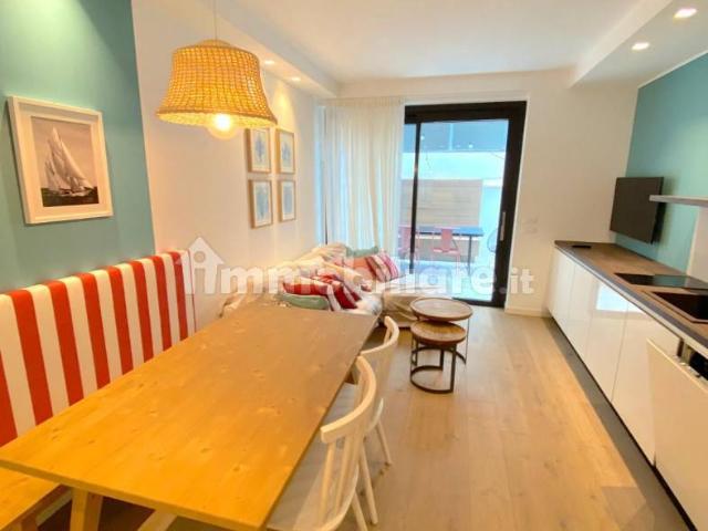 Trilocale viale Giosuè Carducci, Centro, Riccione