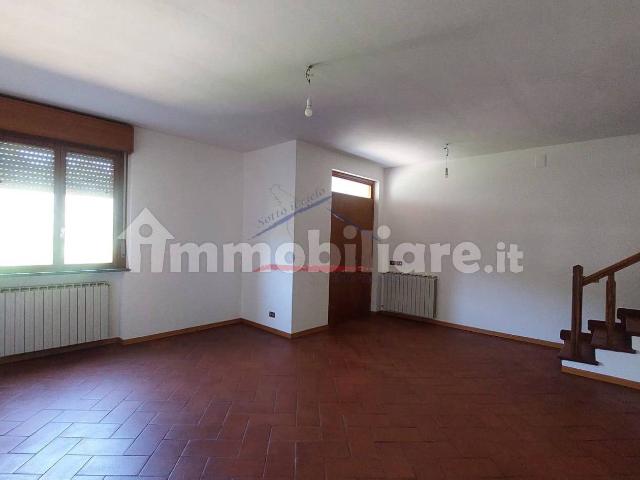 Trilocale viale Dante, Centro, Capolona