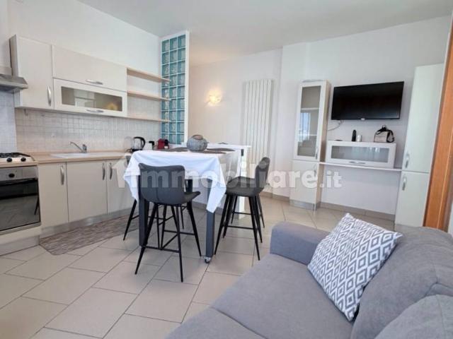 Trilocale viale Ippolito Nievo 11, Centro, Riccione