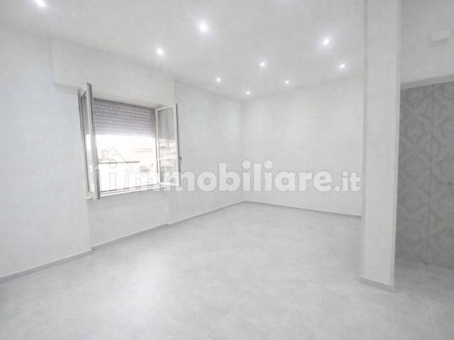 Trilocale viale John Fitzgerald Kennedy, Aversa