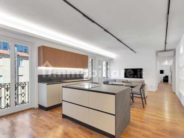 Trilocale viale Monte Santo 12, Porta Nuova, Milano