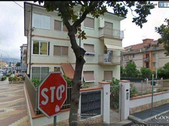 Trilocale viale Martiri della Libertà 18, Centro, Loano