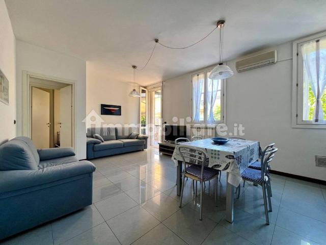 Trilocale viale Roma 378, Marina di Massa Centro, Massa