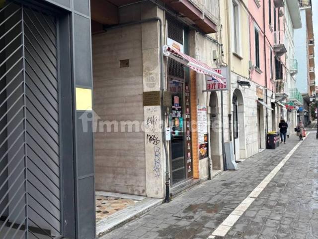 Trilocale viale Regina Elena 24, Centro, Campobasso