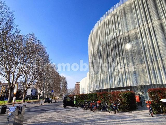 Trilocale buono stato, piano rialzato, Corso San Gottardo, Milano