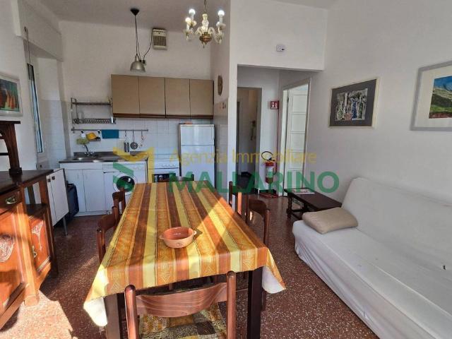 Trilocale Vico Scarrone, Centro, Finale Ligure