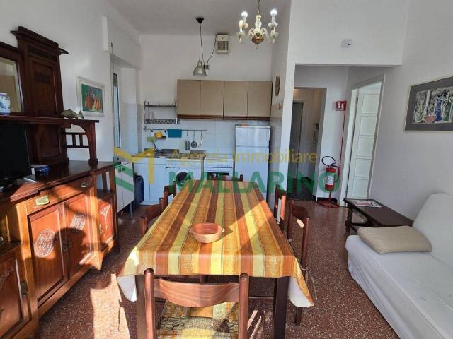 Trilocale Vico Scarrone, Centro, Finale Ligure