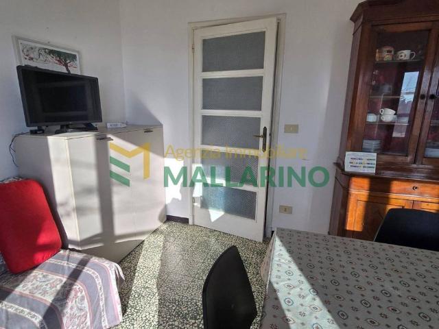 Trilocale Vico Scarrone, Centro, Finale Ligure