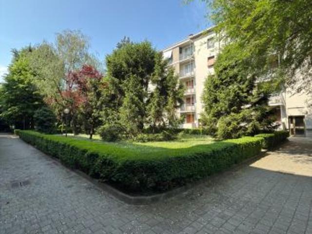 Trilocale zona Varesino con ampio giardino 950eu