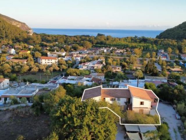 TRILOCALI A CENTOLA, POCHI PASSI DALLE SPIAGGE DELL'ARCO NATURALE E DEL MINGARDO