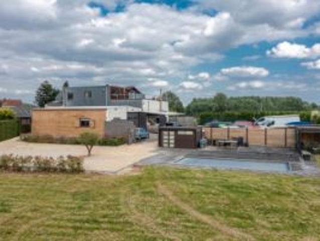Triplex met carrosserie en zwembad op 44a33ca