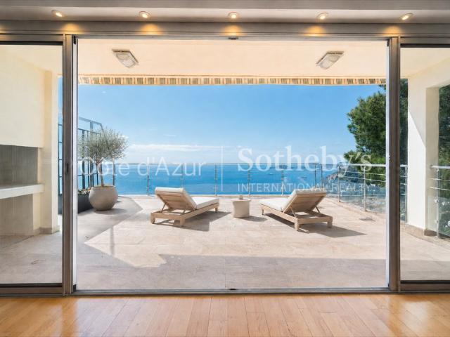 Triplex avec vue mer panoramique à Èze Bord de Mer proche de Monaco
