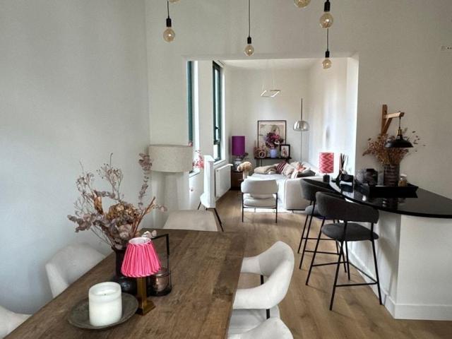 Triplex à louer pour 1950 euro avec 2 chambres à coucher