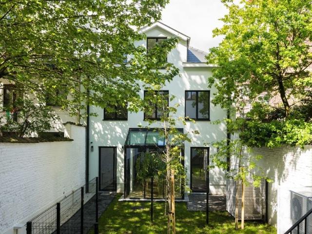 Triplex à vendre pour 695000 euro avec 3 chambres à coucher