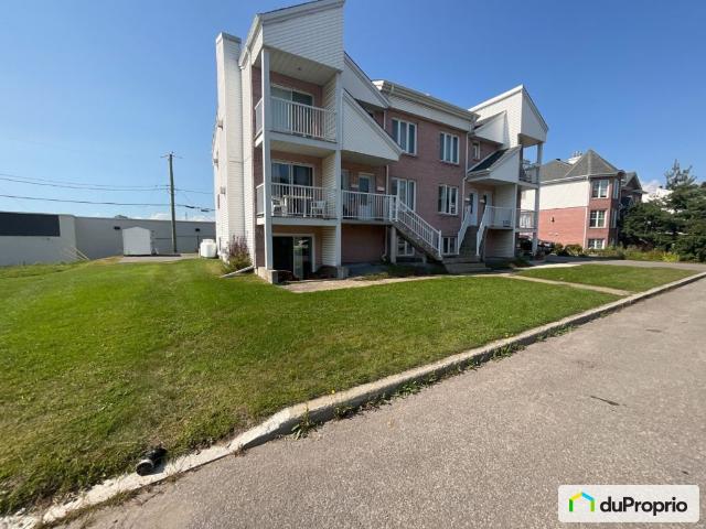 Triplex à vendre St Jérôme 2 chambres 1 salle de bain #1020