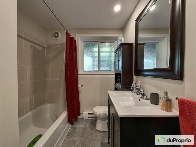 Triplex à vendre Sherbrooke Jacques Cartier 3 chambres #1104