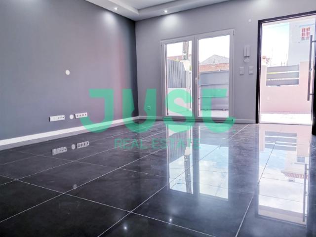 Triplex com terraço e garagem na Quinta do Conde